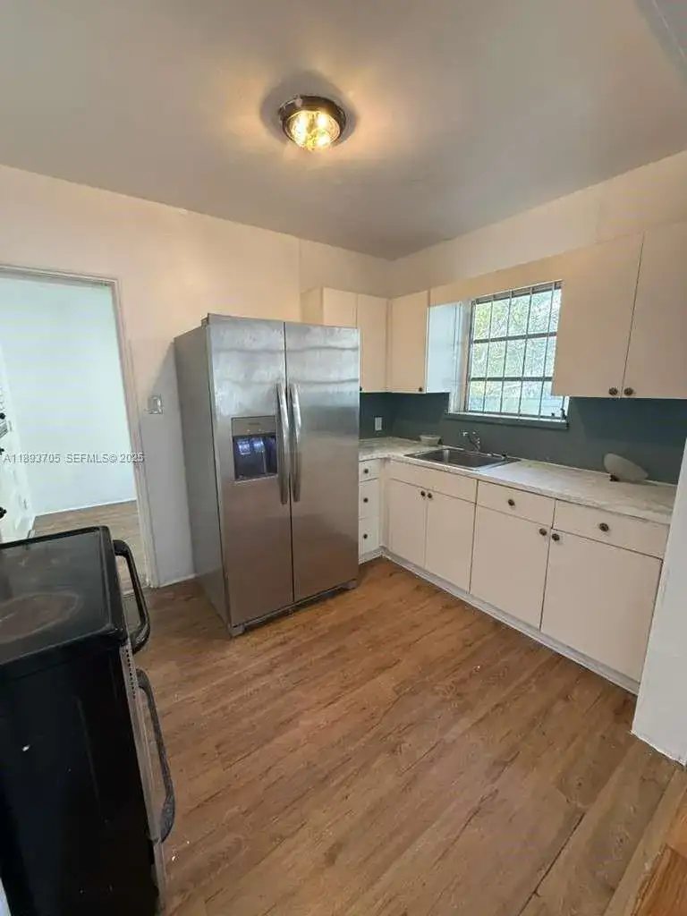 300 NW 13th Ave, Miami FL 33125 photo 5
