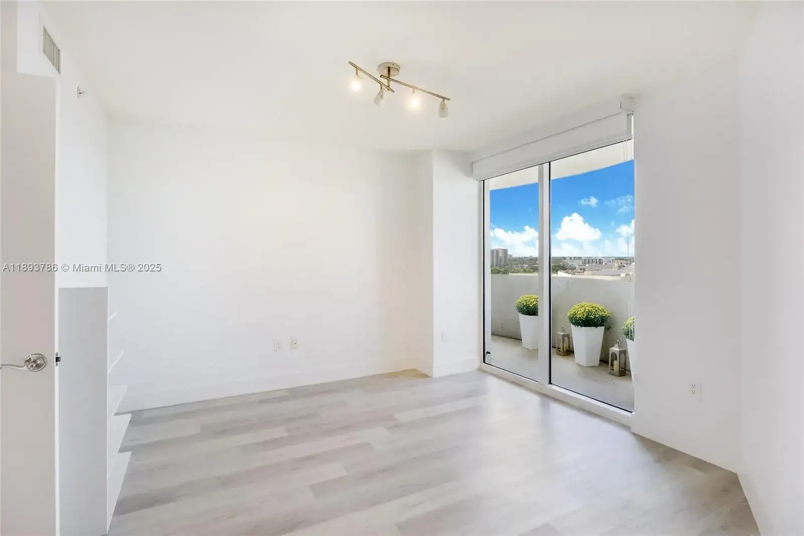 19501 W Country Club Dr # 1111, Aventura FL 33180 photo 5
