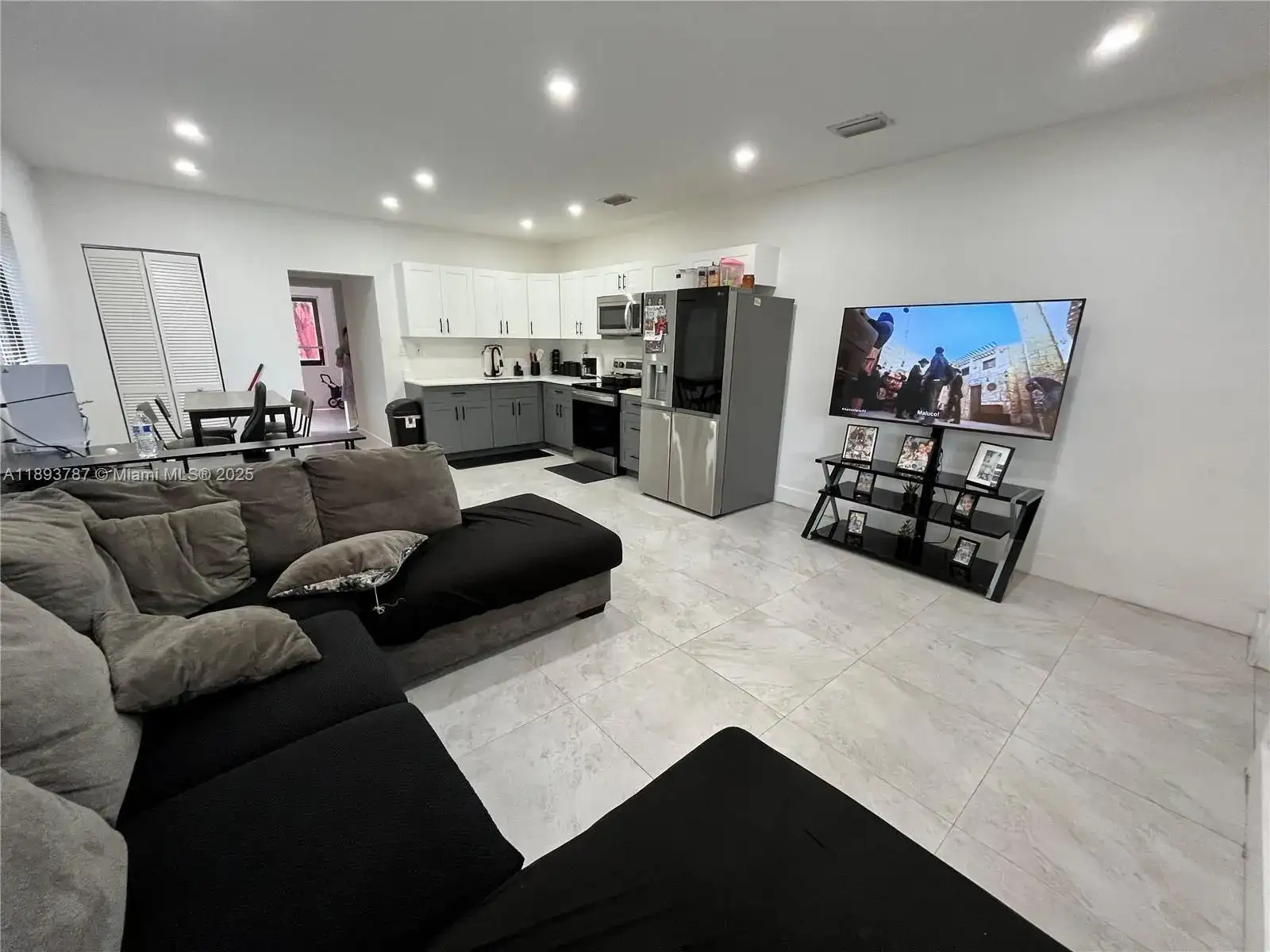 1102 NW 103rd Street, Miami FL 33150 photo 2