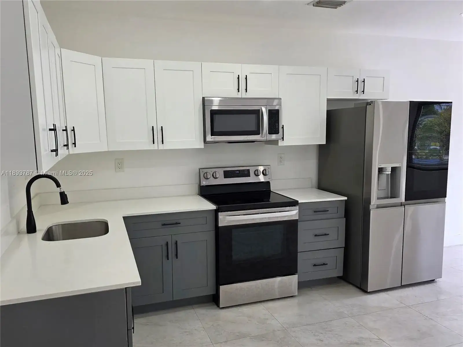 1102 NW 103rd Street, Miami FL 33150 photo 3