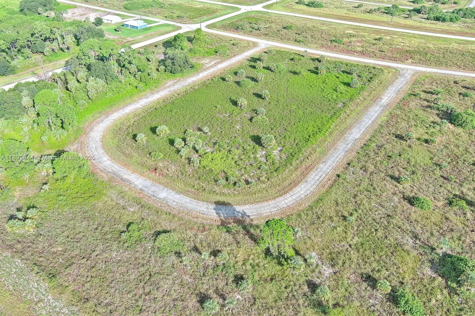 121 ARDMORE CIR, Other City - In The State Of Florida FL 33935