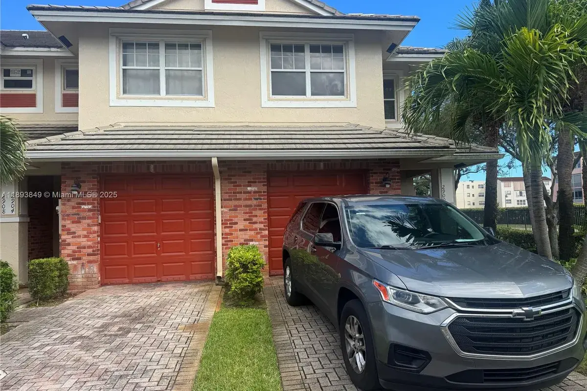 2904 NW 33rd Ter, Lauderdale Lakes FL 33311