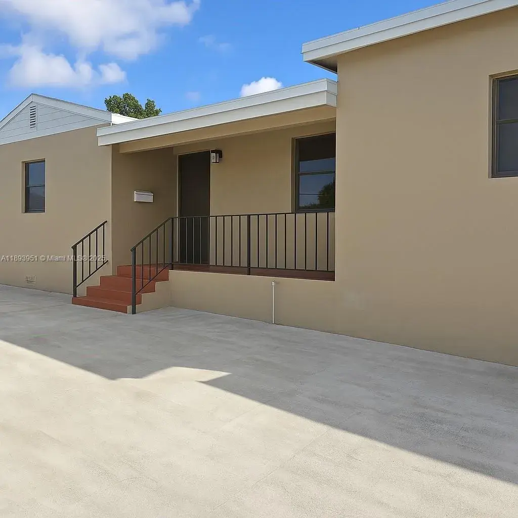 6240 SW 20th Ter, Miami FL 33155 photo 2
