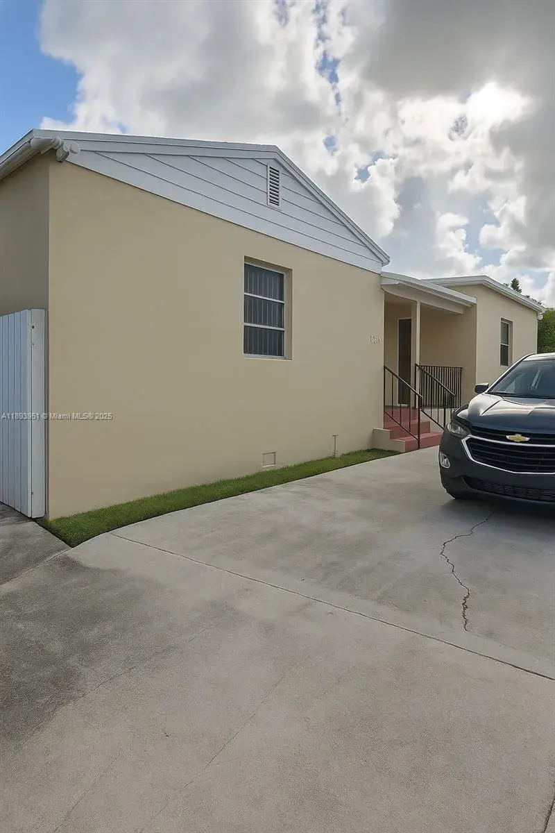 6240 SW 20th Ter, Miami FL 33155 photo 3