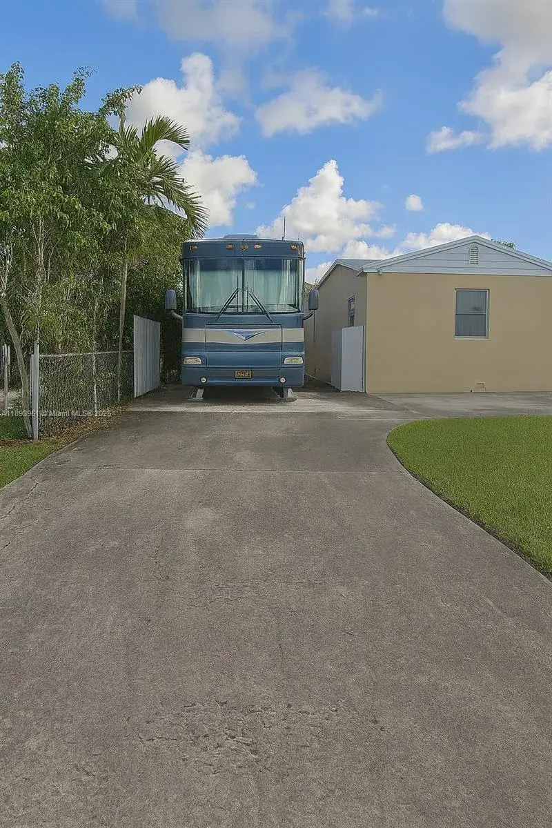 6240 SW 20th Ter, Miami FL 33155 photo 4
