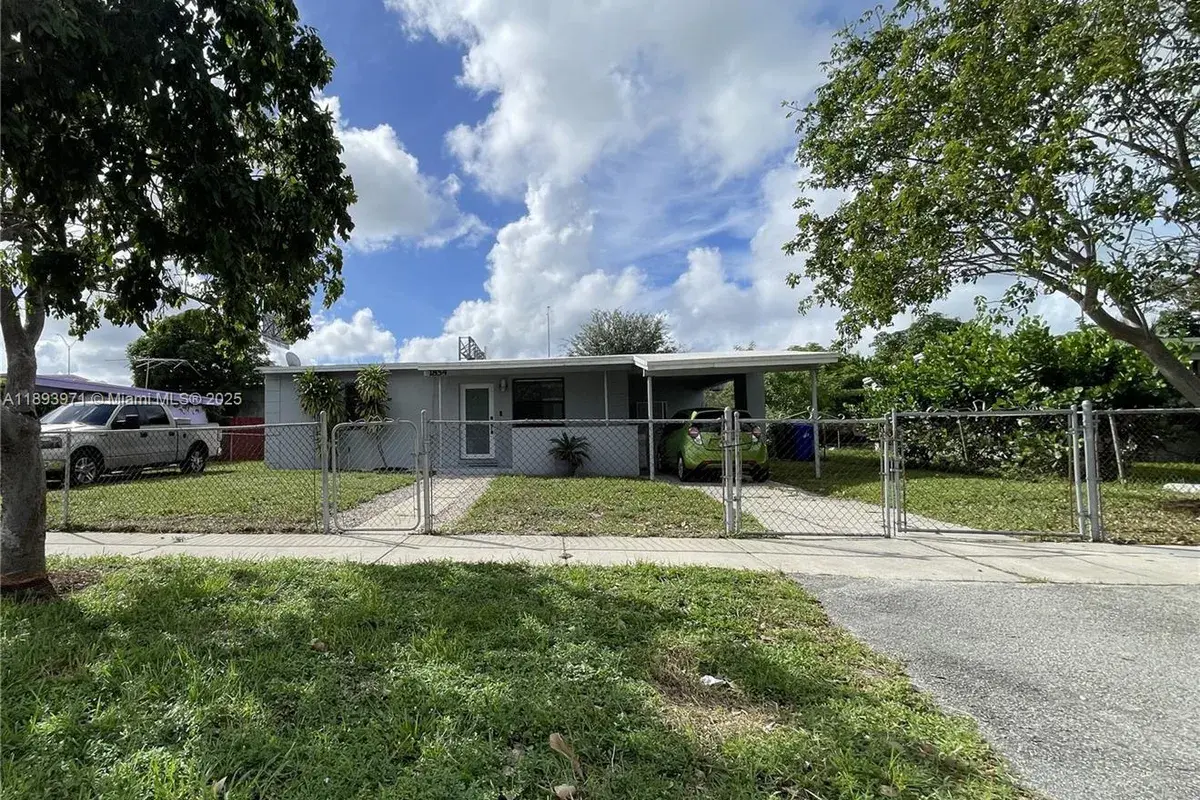 1854 Lauderdale Manor Dr, Fort Lauderdale FL 33311