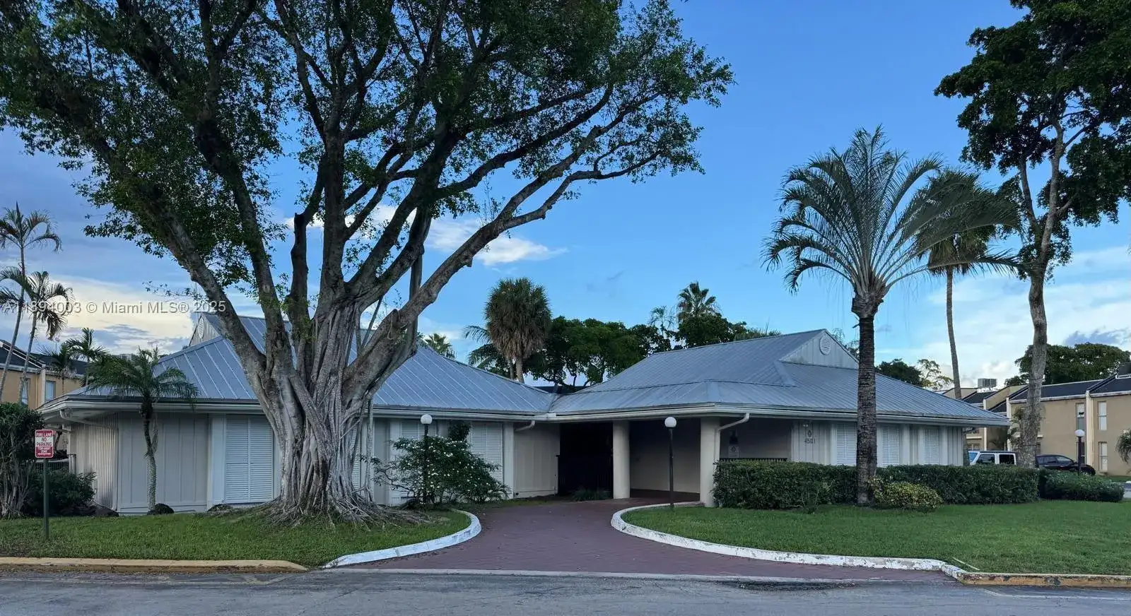 4453 Treehouse Ln # C, Tamarac FL 33319 photo 2