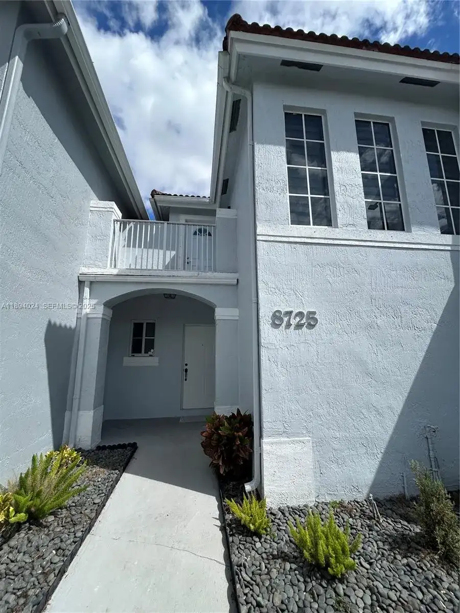 8725 SW 158th Pl, Miami FL 33193 photo 2