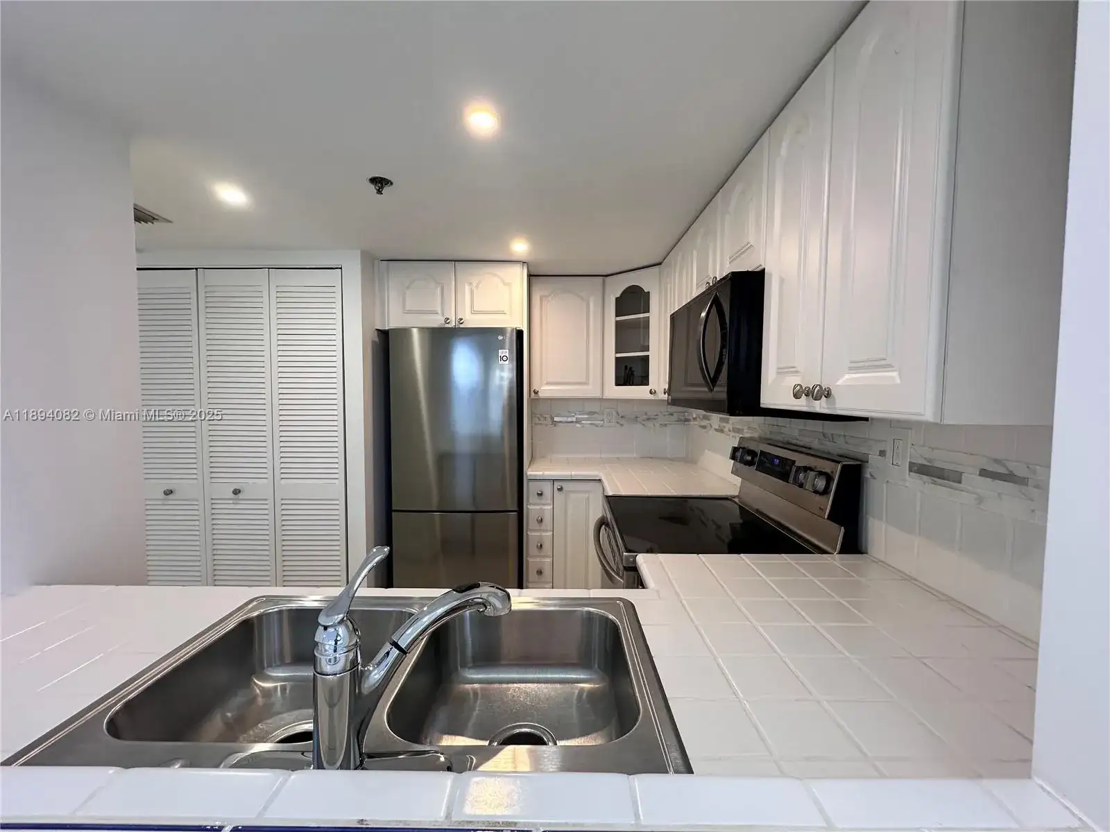 540 Brickell Key Dr # 302, Miami FL 33131 photo 2