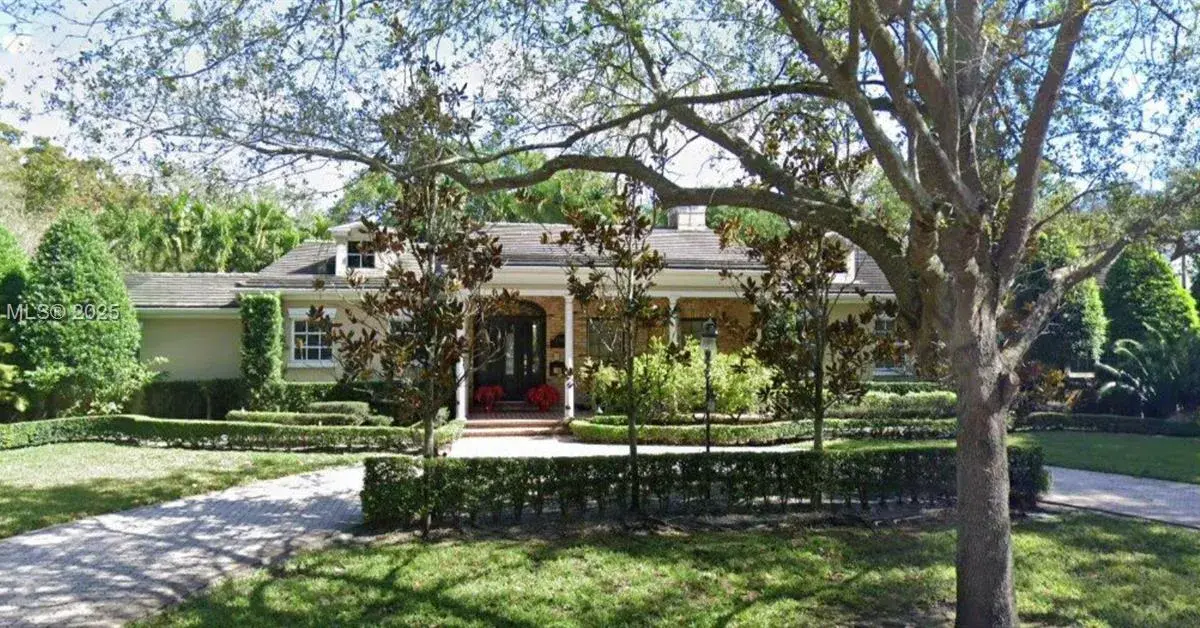 2301 Alhambra Cir, Coral Gables FL 33134
