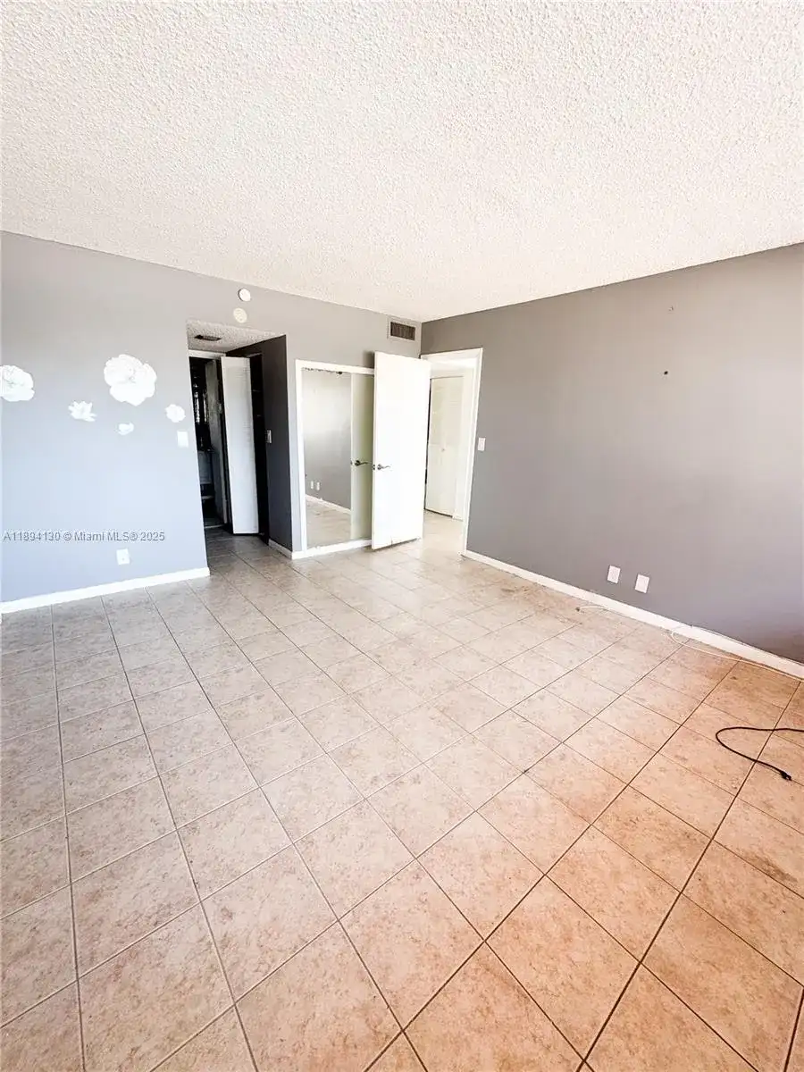 2025 NE 164th St # 206, North Miami Beach FL 33162 photo 3
