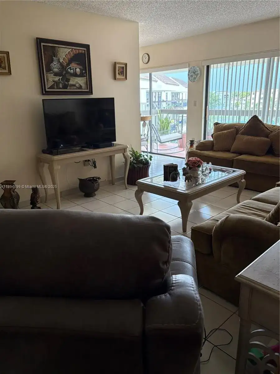 1350 SW 122nd Ave # 423, Miami FL 33184 photo 2