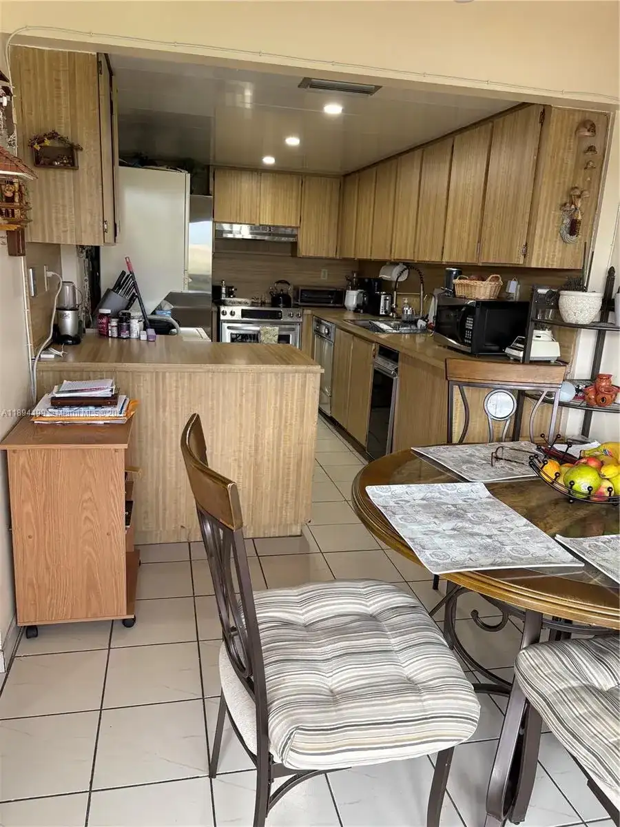 1350 SW 122nd Ave # 423, Miami FL 33184 photo 3