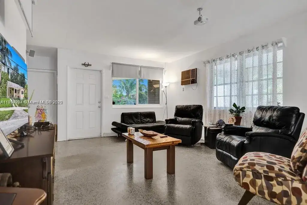 8347 E Dixie Hwy, Miami FL 33138 photo 2