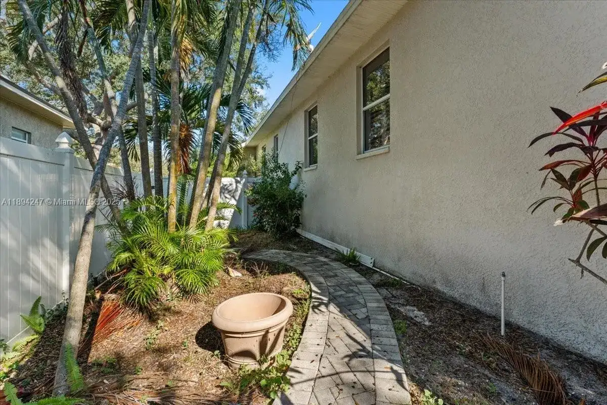 2706 SKIMMER POINT DR S GULFPORT, St Petersburg FL 33707 photo 4