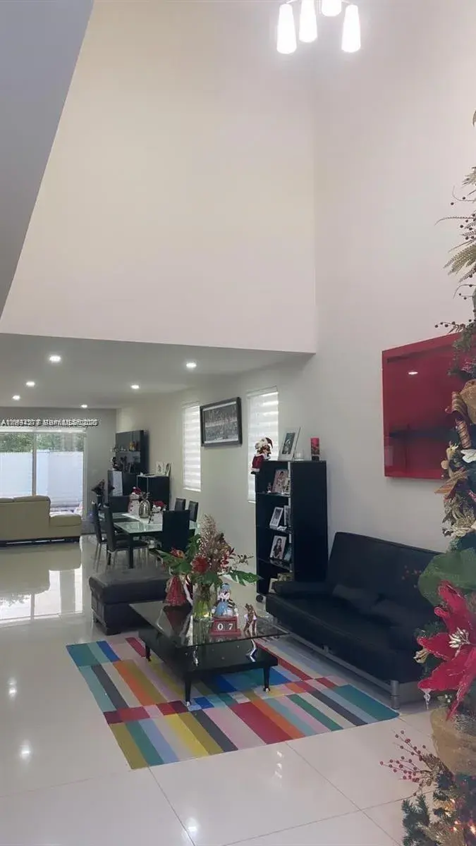 9880 NW 74th Ter, Doral FL 33178