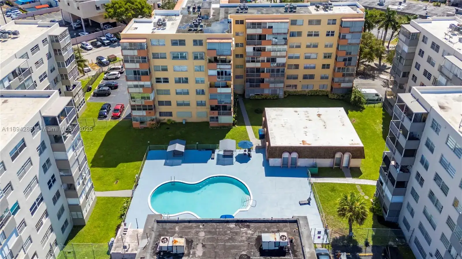16400 NE 17th Ave # 601, North Miami Beach FL 33162 photo 3