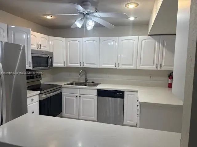 8682 NW 40th St # 8682, Coral Springs FL 33065