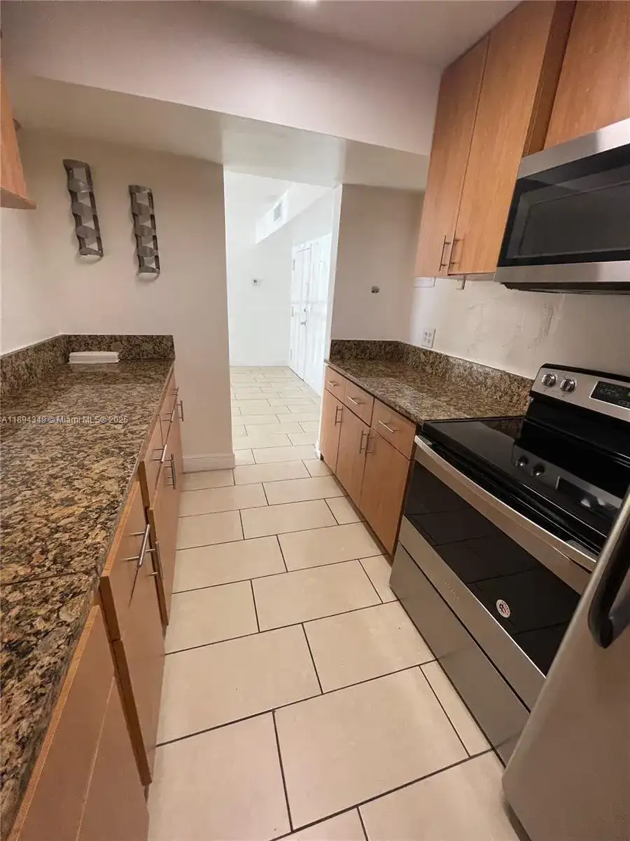 4721 NW 7th St # 12, Miami FL 33126 photo 4