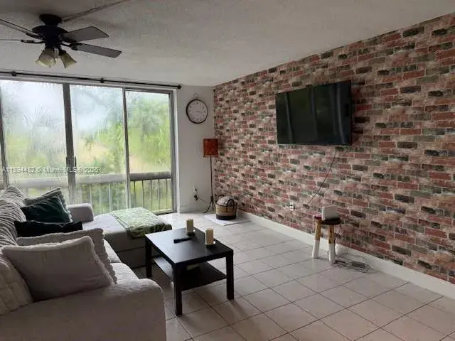 8401 W Sample Rd # 14, Coral Springs FL 33065