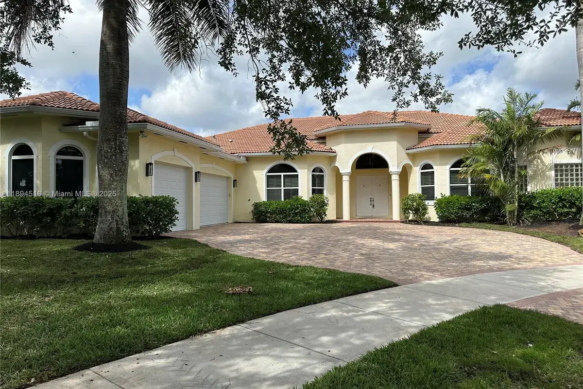 2273 Phoenix Ave, Davie FL 33324