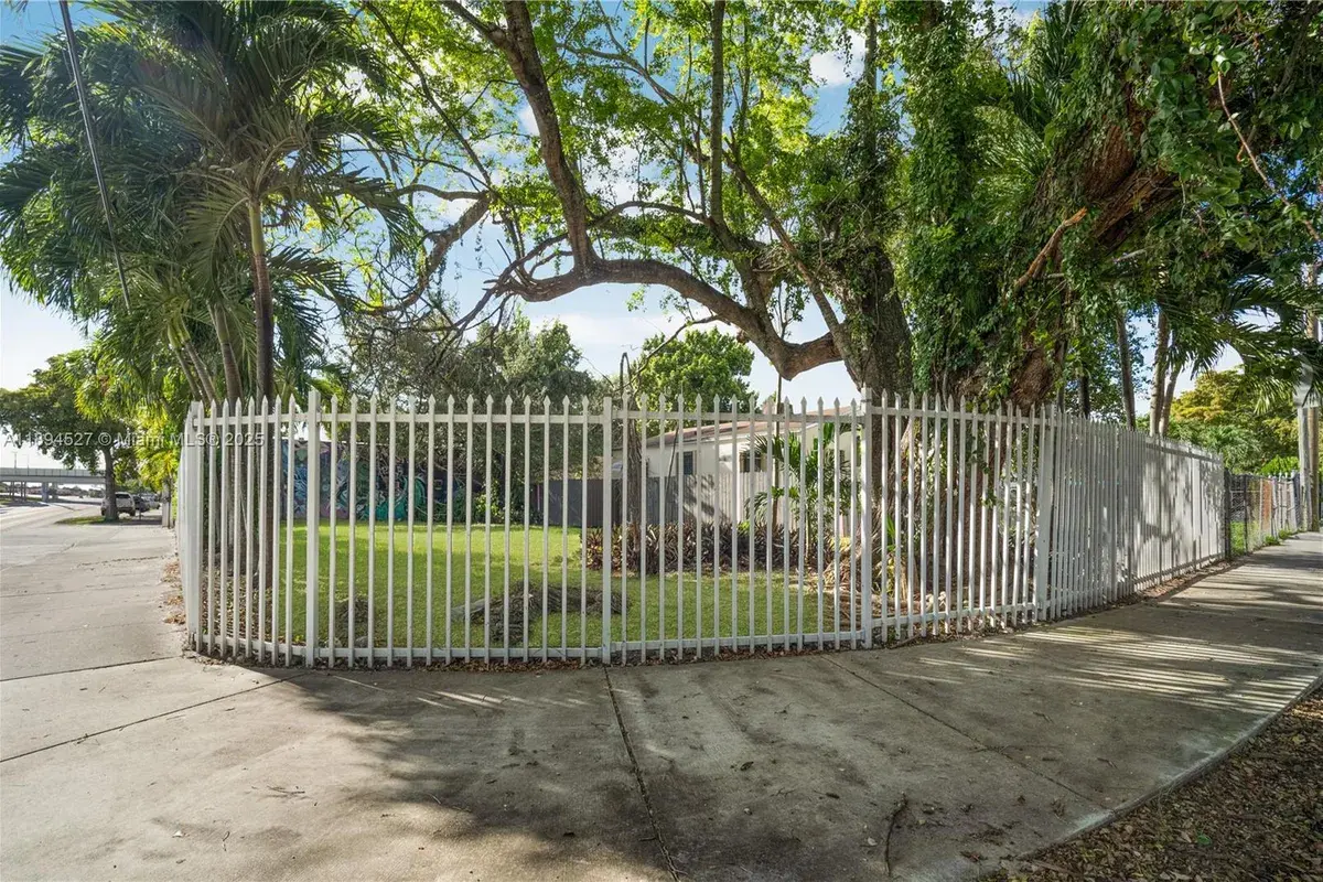 2900 NW 11th Ave, Miami FL 33127