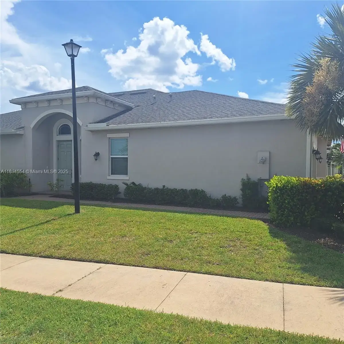11484 SW Lake Park Dr, Port St. Lucie FL 34987 photo 2