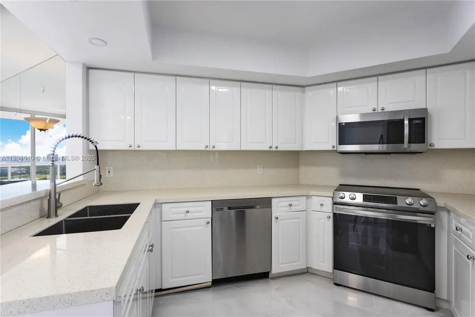1800 Sunset Harbour Dr # 2215, Miami Beach FL 33139 photo 4