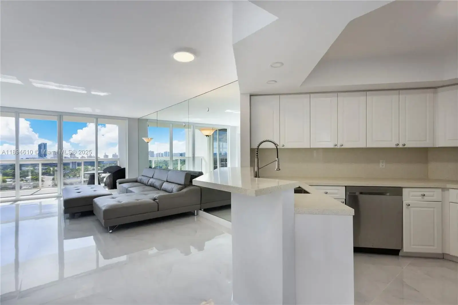 1800 Sunset Harbour Dr # 2215, Miami Beach FL 33139 photo 5