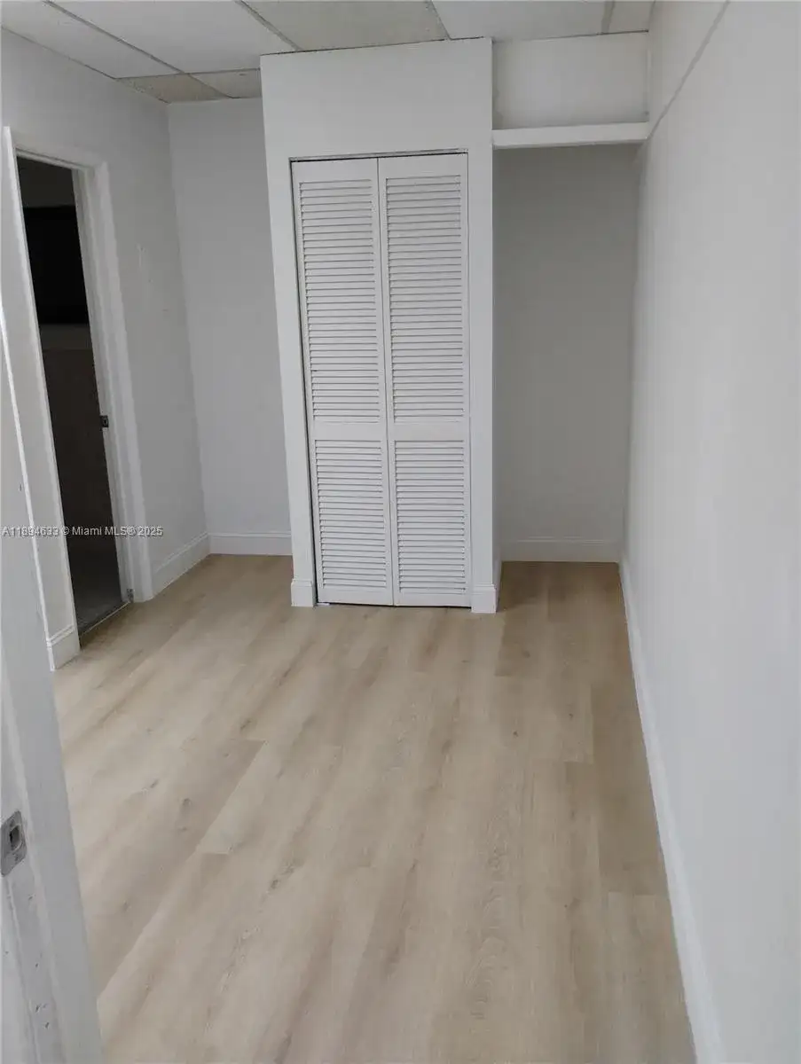 285 NW 27th Ave, Miami FL 33125 photo 5