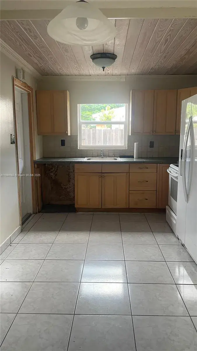 1909 Mayo St # 1, Hollywood FL 33020