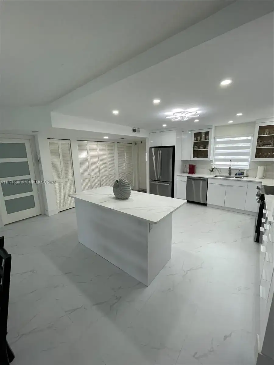150 S Hollybrook Ter # 303, Pembroke Pines FL 33025 photo 2