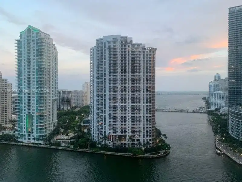 300 S Biscayne Blvd # 1908, Miami FL 33131
