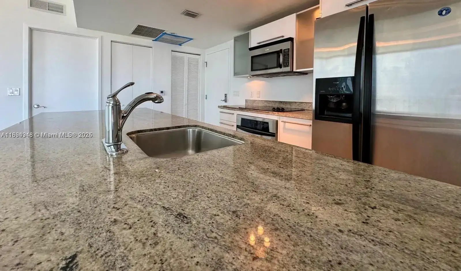 185 SW 7th St # 2411, Miami FL 33130 photo 3