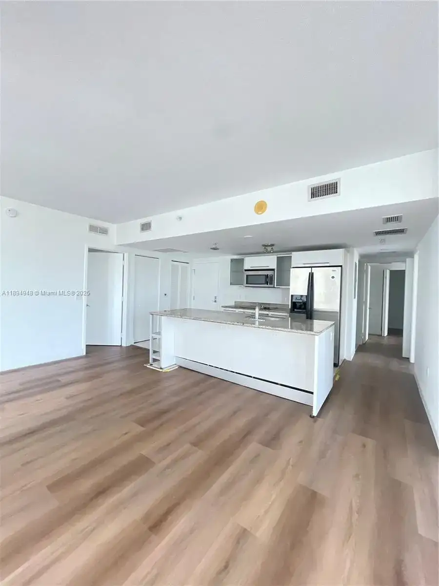 185 SW 7th St # 2411, Miami FL 33130 photo 5
