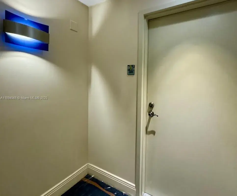 185 SW 7th St # 2411, Miami FL 33130