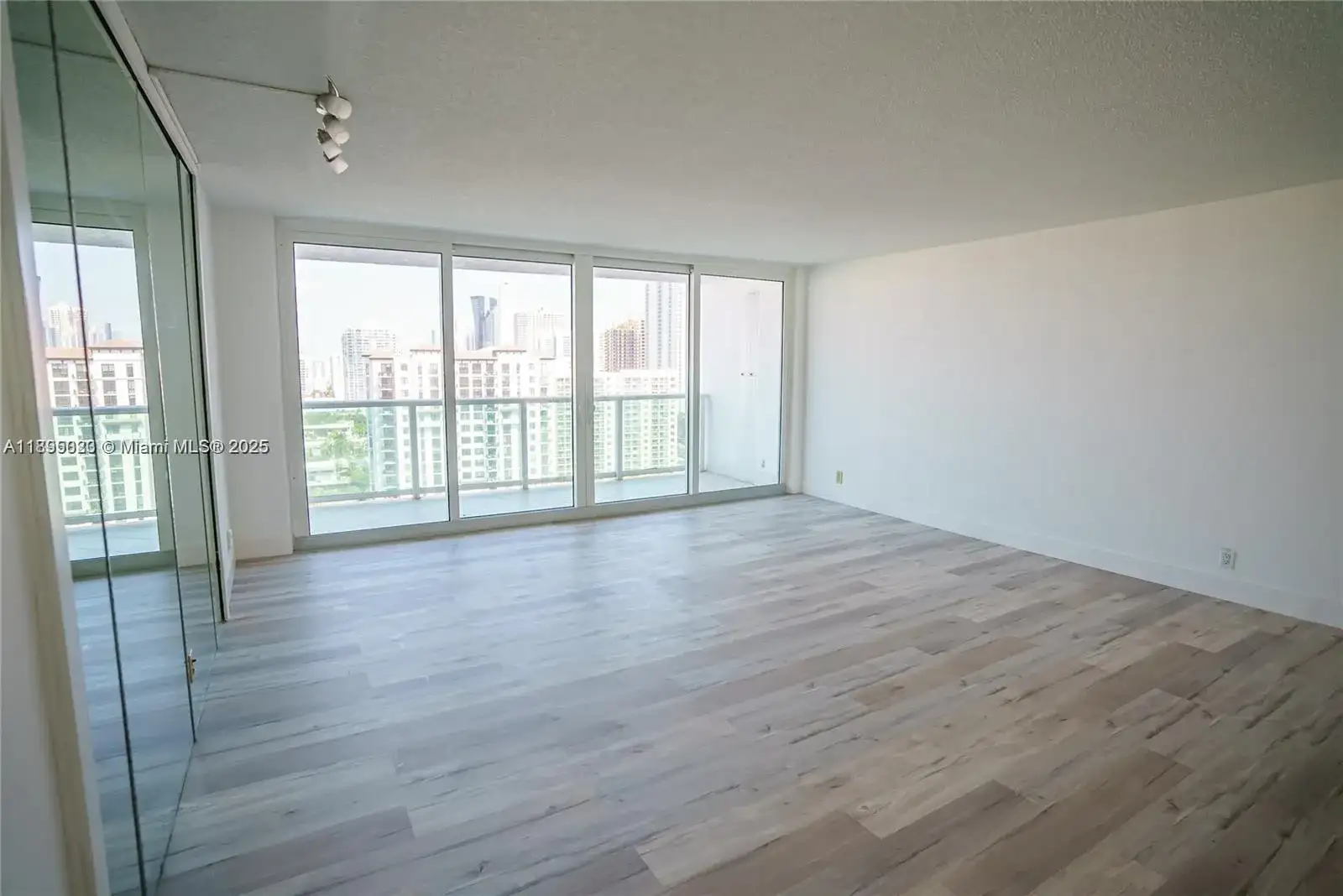 100 Bayview Dr # 2028, Sunny Isles Beach FL 33160 photo 5