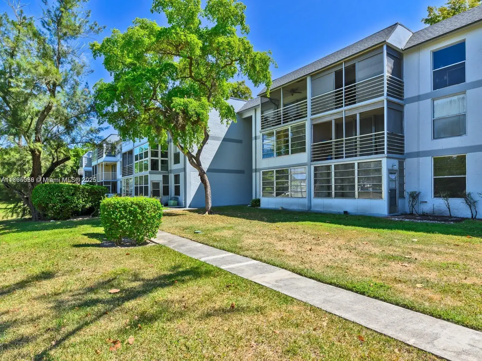 8401 Lagos De Campo Blvd # 210V, Tamarac FL 33321 photo 2