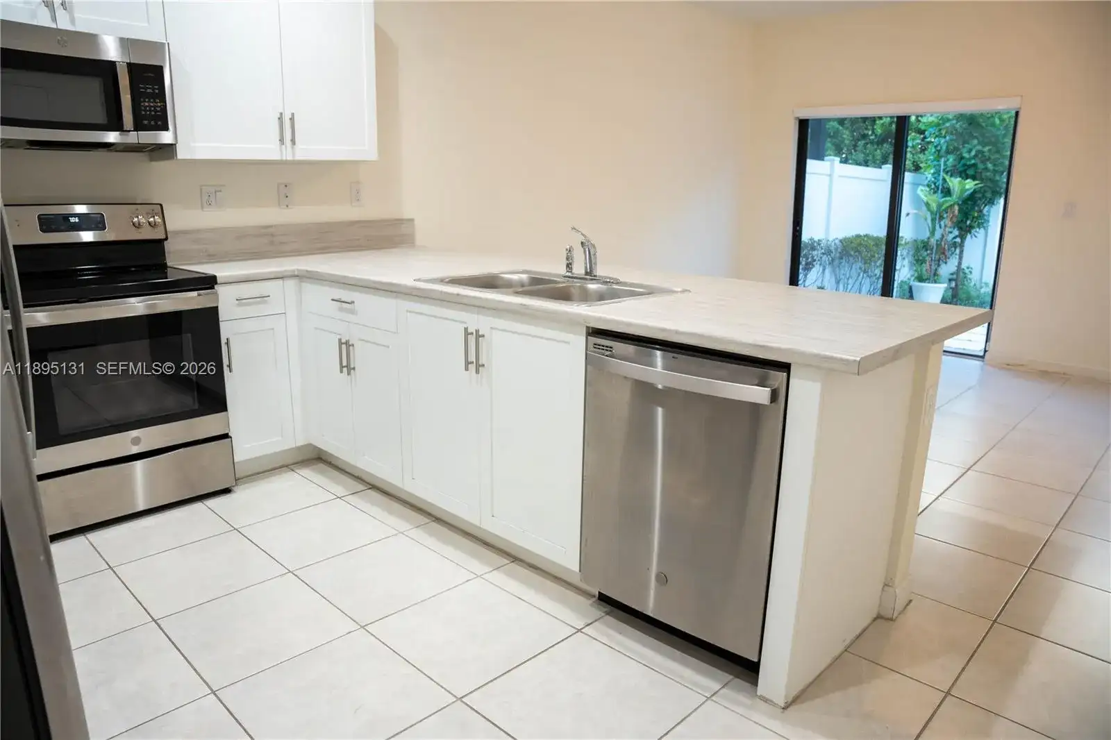 11091 W 32nd Ln, Hialeah FL 33018 photo 4