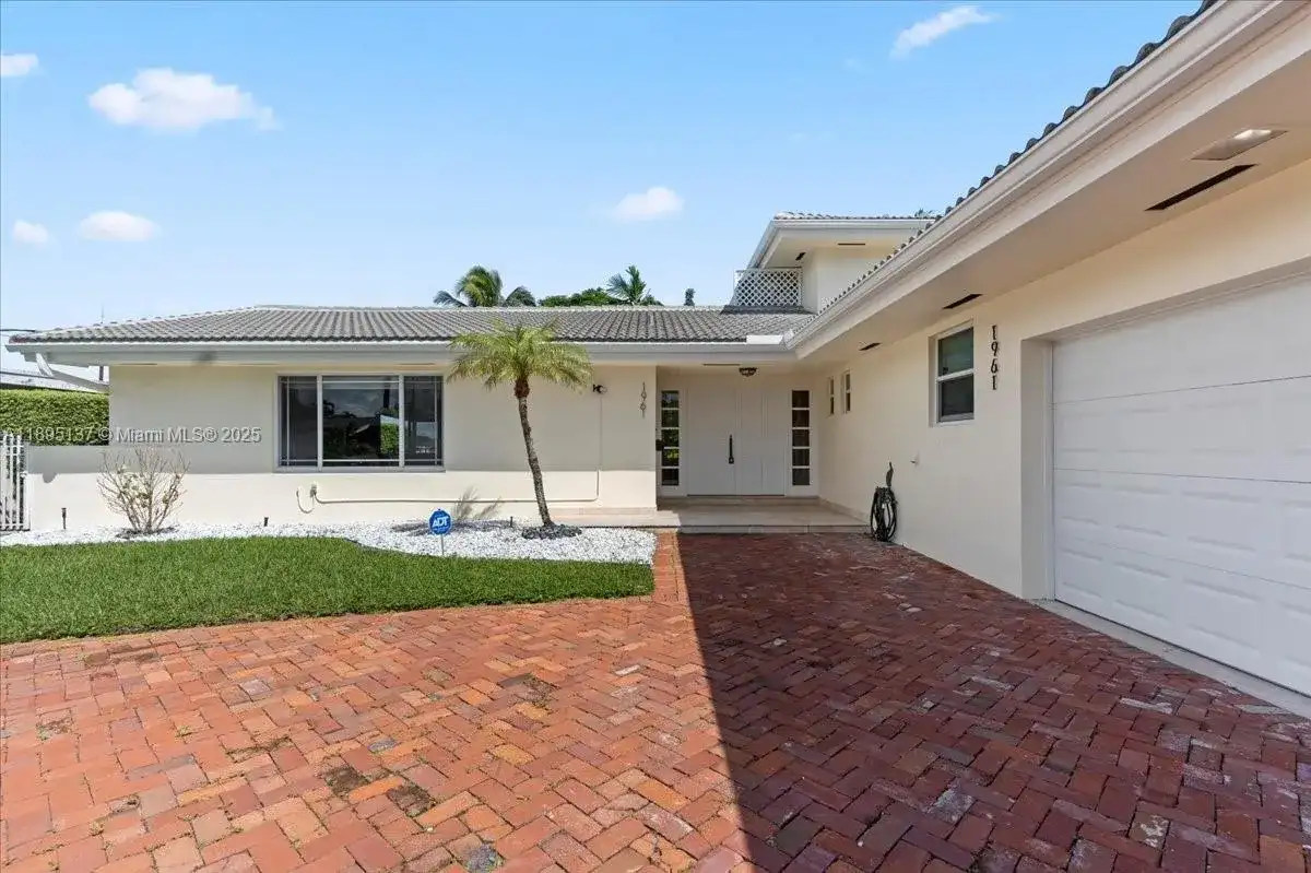 1961 NE 188th St, Miami FL 33179 photo 2