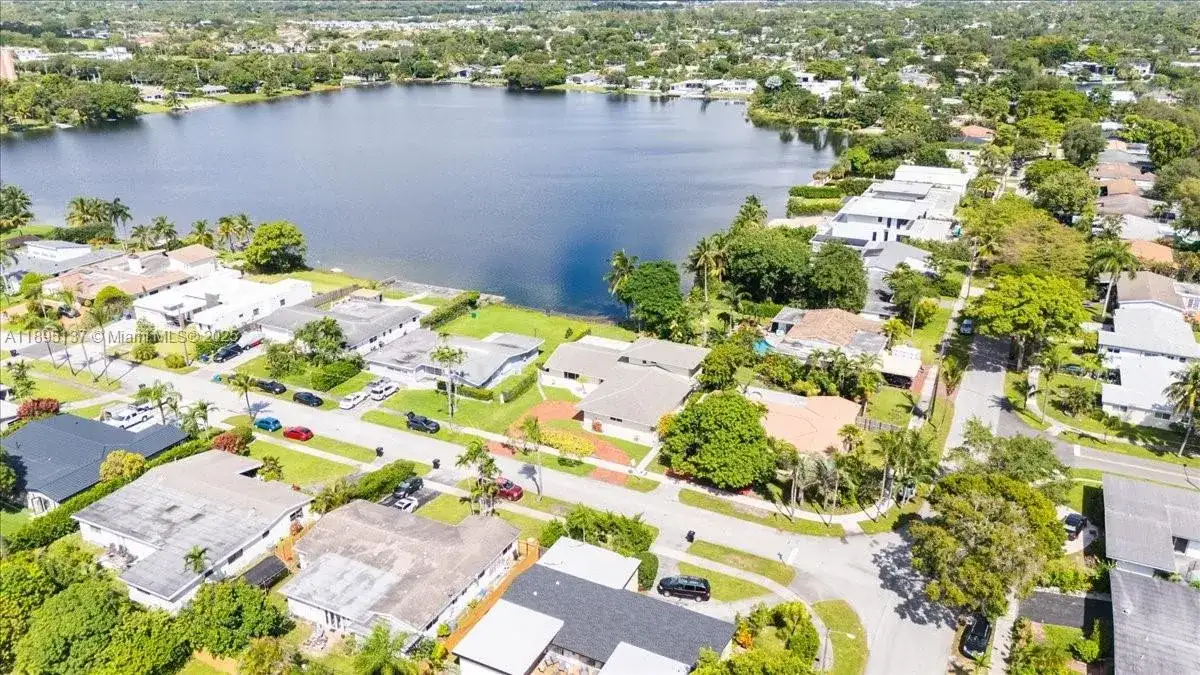 1961 NE 188th St, Miami FL 33179 photo 5