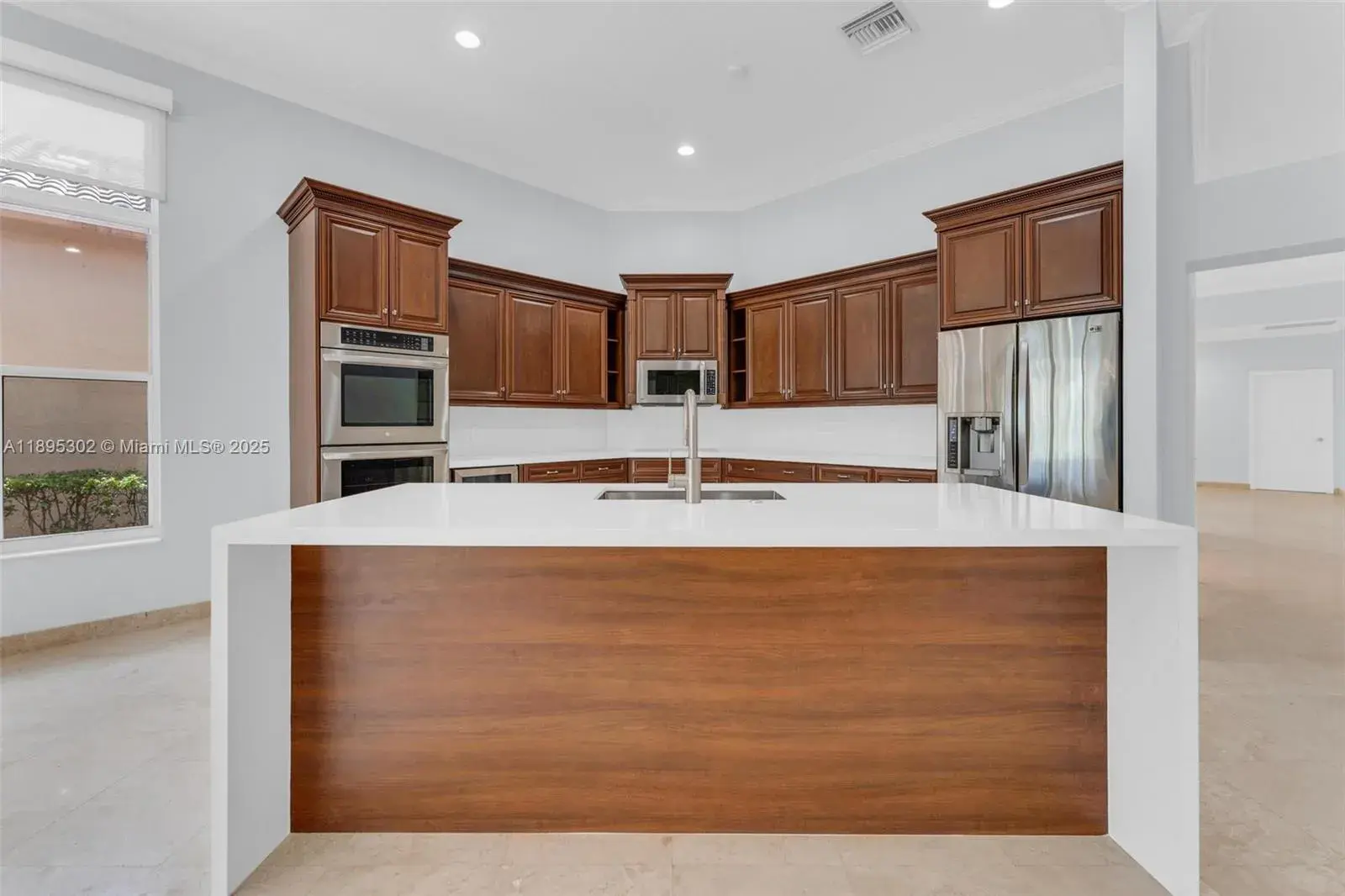 2468 Bay Isle Ct, Weston FL 33327
