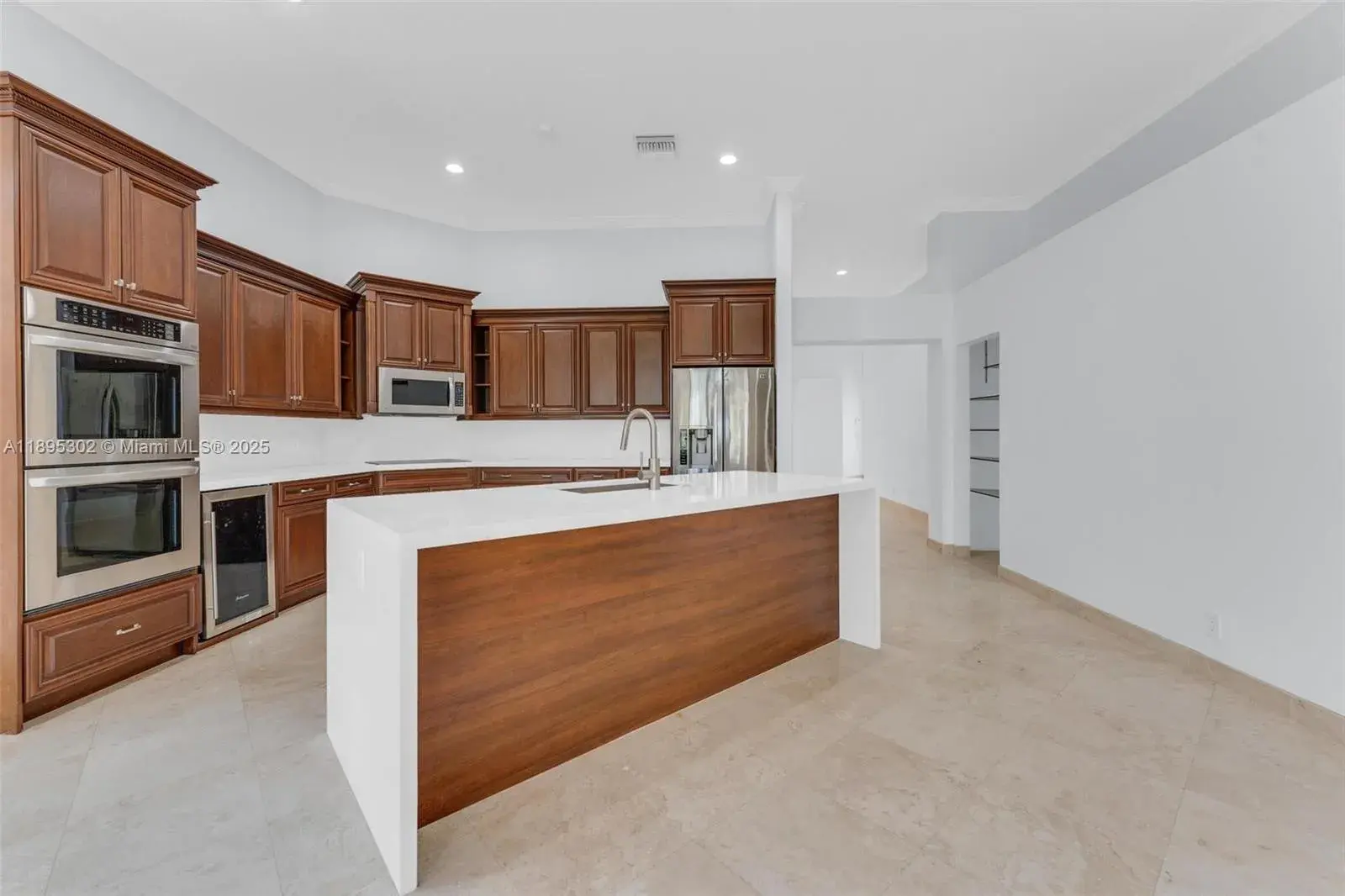 2468 Bay Isle Ct, Weston FL 33327