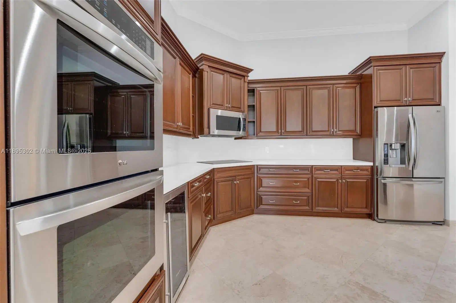 2468 Bay Isle Ct, Weston FL 33327