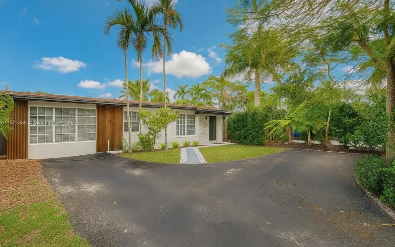 1399 NE 38th St, Oakland Park FL 33334 photo 2
