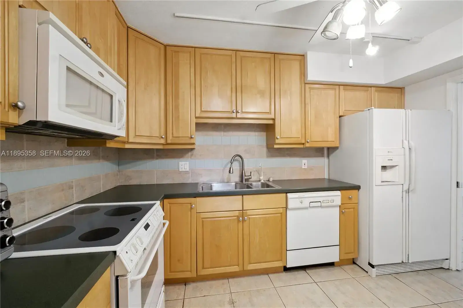 3850 Oaks Clubhouse Dr # 307, Pompano Beach FL 33069