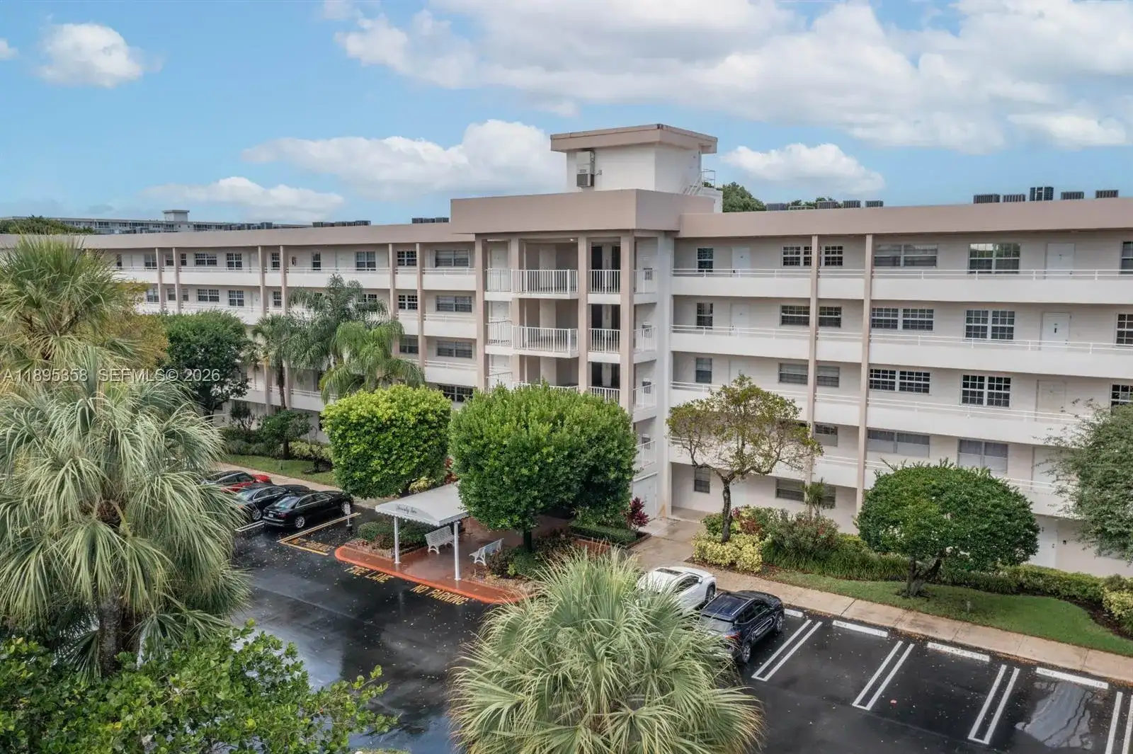 3850 Oaks Clubhouse Dr # 307, Pompano Beach FL 33069 photo 3