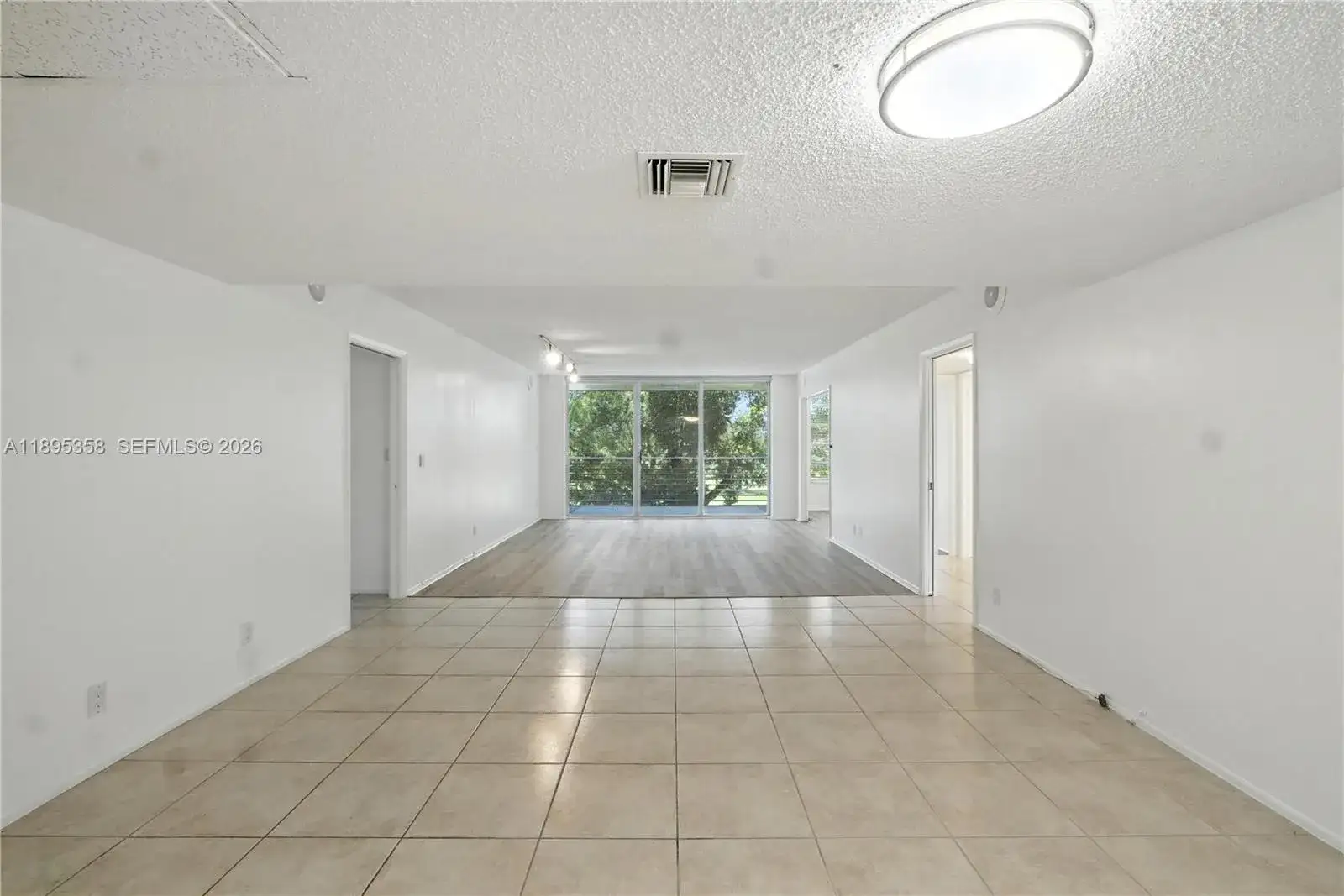 3850 Oaks Clubhouse Dr # 307, Pompano Beach FL 33069 photo 5