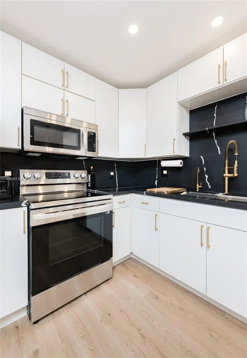600 Three Islands Blvd # 214, Hallandale Beach FL 33009