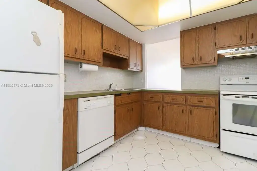1351 NE Miami Gardens Dr, Miami FL 33179 photo 2